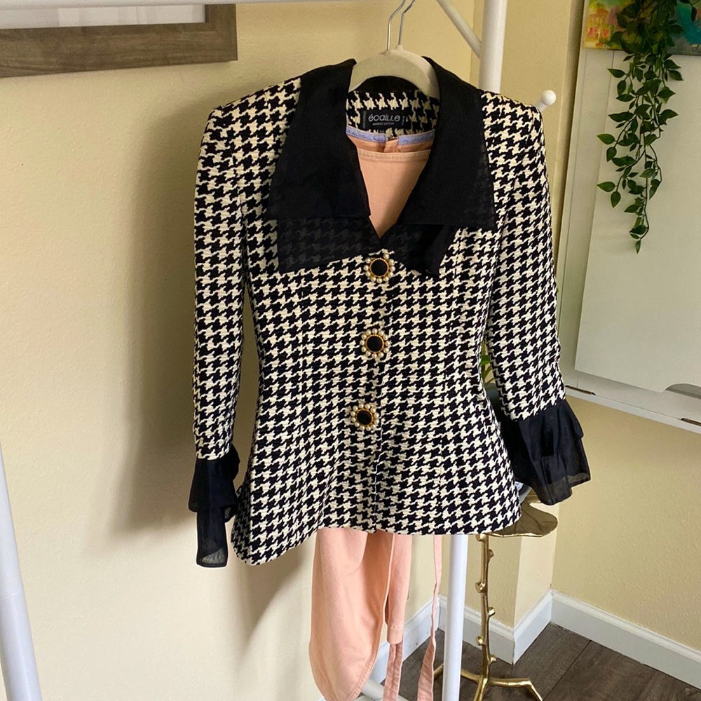 Classic Vintage Houndstooth Blazer with Pearl Buttons